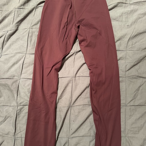 Paragon leggings. Burgundy. Size medium. - Picture 2 of 3